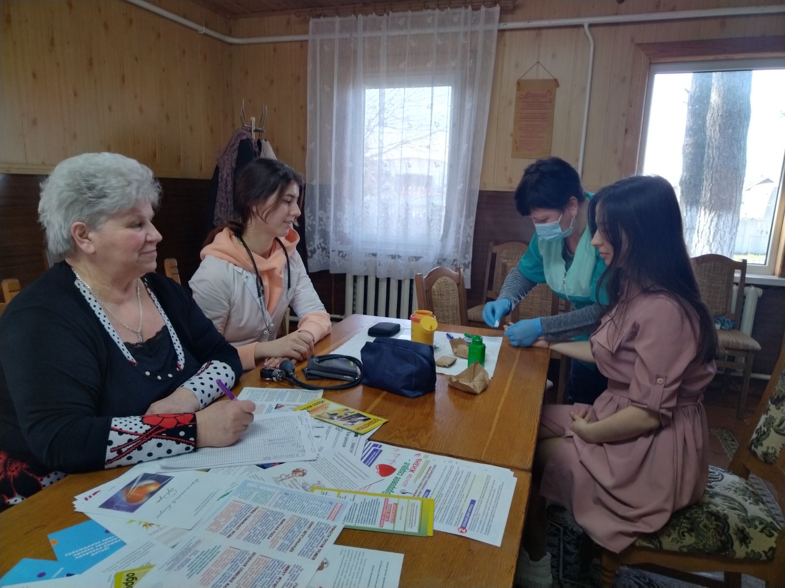 "Предотврати болезнь - выбери жизнь", "Здоровое сердце - залог успеха"
