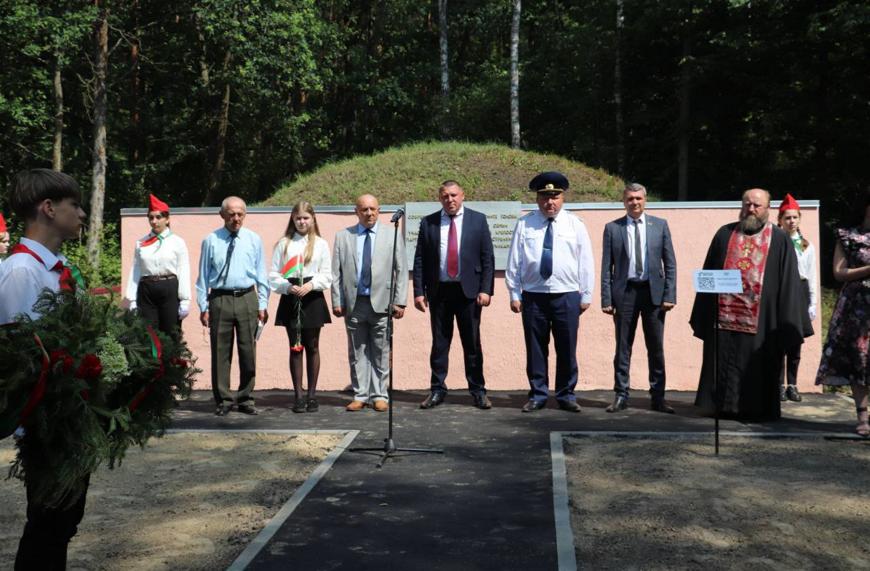 У Братской могилы прошел митинг, посвящённый Дню всенародной памяти жертв Великой Отечественной войны и геноцида белорусского народа