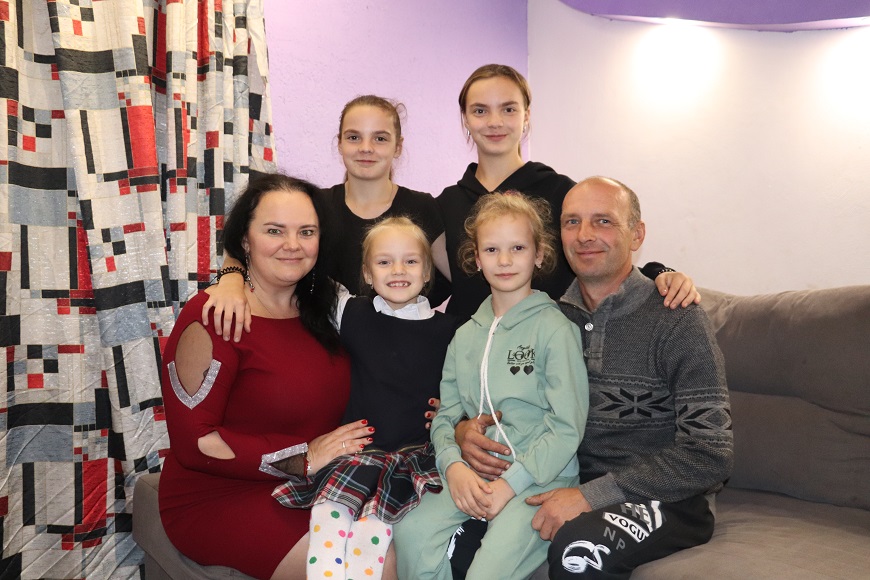 Девичье царство многодетной семьи Юрия и Людмилы Корнелюков