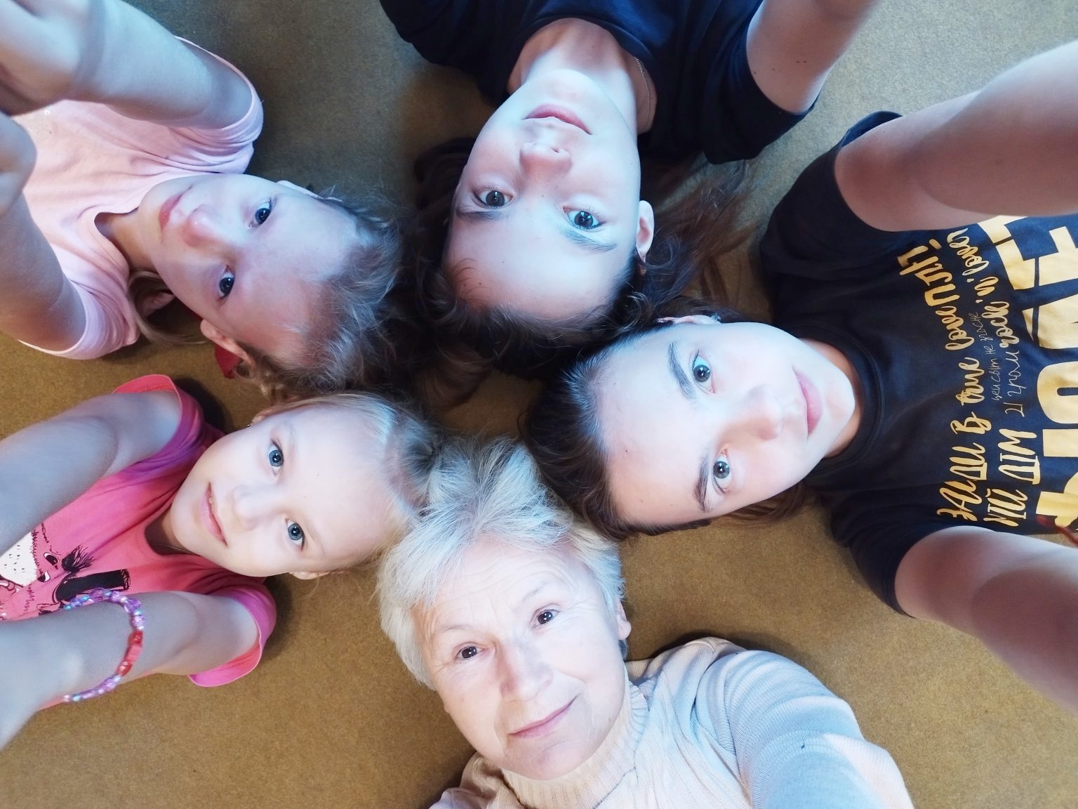 Итоги конкурса «Селфи с бабушкой»