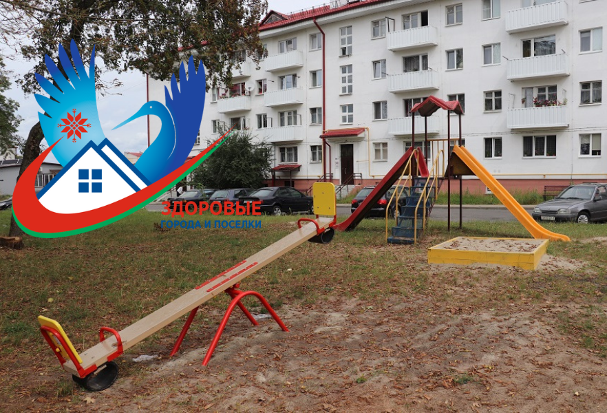Детские площадки постепенно обновляются в Малорите