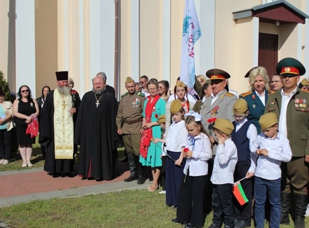 60 аўтамабіляў,12 матацыклаў, больш за 200 удзельнікаў. Як прайшоў аўтапрабег да 80-годзя Вялікай Перамогі на Маларытчыне