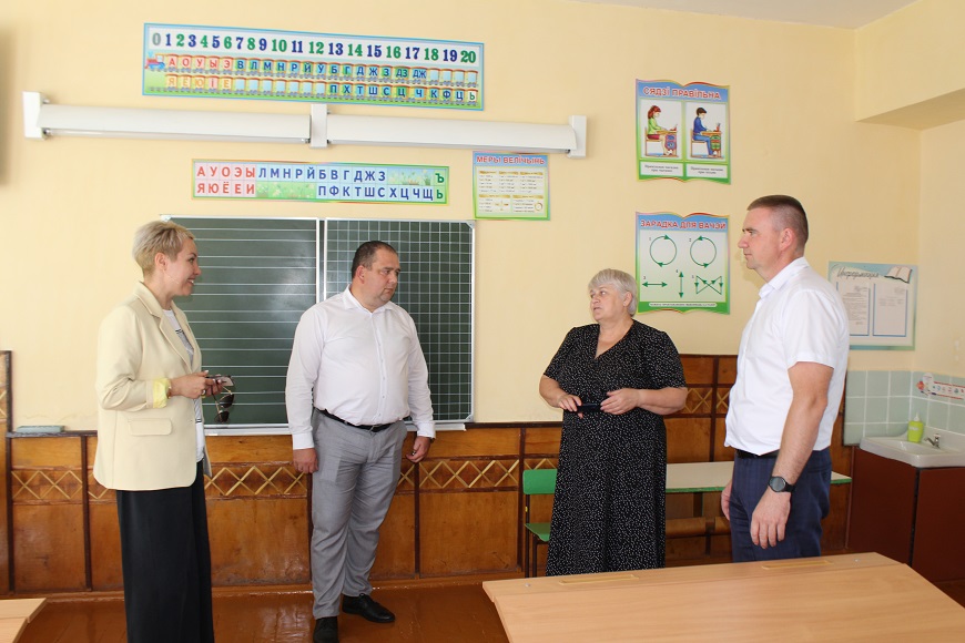 Депутат Палаты представителей Национального Собрания посетила Чернянскую среднюю школу