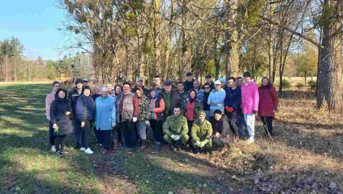 Субботник с целью облагораживания территории памятника «Скорбящая мать»